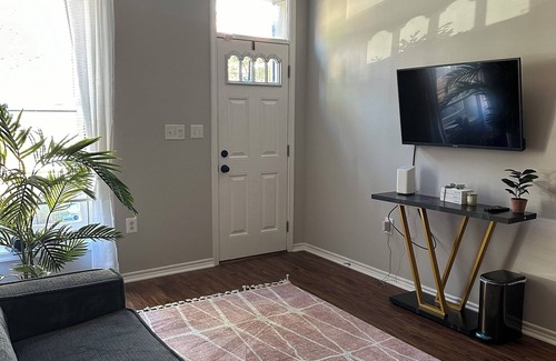 Downtown Baltimore Casa | Cozy 2-bedroom townhome in charming Baltimore with AC, fitness room, WiFi