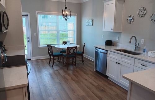 Cleveland Casa | Cozy 2-bedroom townhome near shopping, churches, and the outdoors