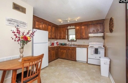 Forest Acres Casa | Cozy 2-bedroom townhome in awesome Columbia with AC.