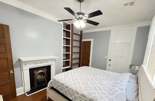 East Carrollton Casa | Cozy 2 Bedroom Uptown