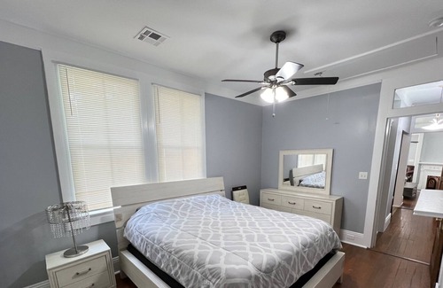 East Carrollton Casa | Cozy 2 Bedroom Uptown