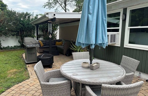 Riverside Casa | Cozy 2-bedroom, 1-bathroom house in beautiful East Providence/Riverside.