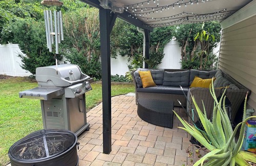 Riverside Casa | Cozy 2-bedroom, 1-bathroom house in beautiful East Providence/Riverside.