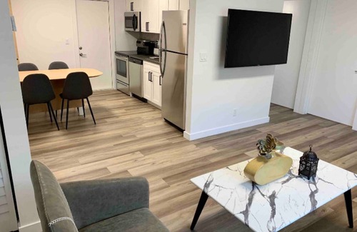 Harbordale Apartamento | Cozy 2 bedroom apartments - Centrally Located!