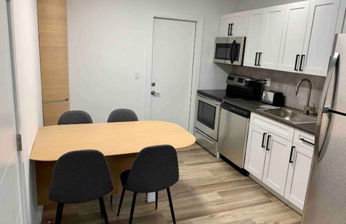 Harbordale Apartamento | Cozy 2 bedroom apartments - Centrally Located!