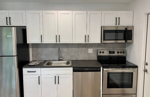 Harbordale Apartamento | Cozy 2 bedroom apartments - Centrally Located!
