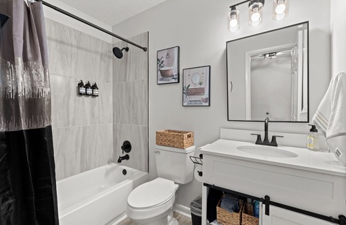 North Charleston Condominio | Cozy 2-bedroom condo in North Charleston, close to downtown and beaches.