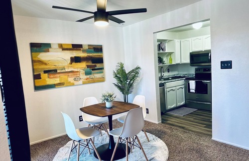 South Salt Lake Condominio | Cozy 2-bedroom condo with AC, nestled in South Salt Lake City.
