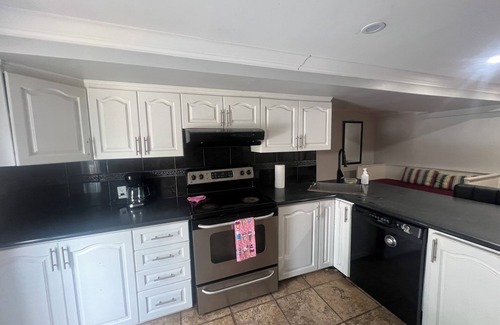 Brampton Apartamento | Cozy 2 bedroom walkout paradise
