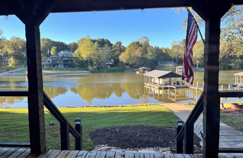 Barium Springs Cabina | Cozy 2-bedroom waterfront cabin in a quiet cove on Lake Norman
