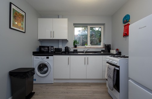Woking Casa | Cozy 2 bedroom with parking