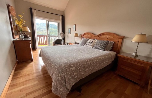Mont-Tremblant Apartamento | Cozy 2 bedrooms condo with stunning Mont Tremblant mountain and lakeview