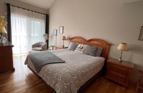 Mont-Tremblant Apartamento | Cozy 2 bedrooms condo with stunning Mont Tremblant mountain and lakeview