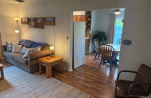Ames Casa | Cozy 2-bedroom house near Jack Trice Stadium in Ames