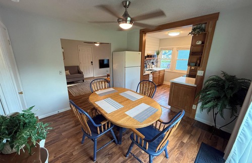 Ames Casa | Cozy 2-bedroom house near Jack Trice Stadium in Ames