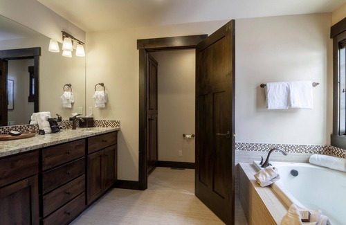 Tamarack Resort Cabaña | Cozy Cottage at Tamarack Resort