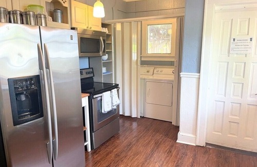 Homestead Casa | Cozy 2-BR in a 5 BR house in beautiful Homestead with AC, WiFi+ Prop. Not Shared