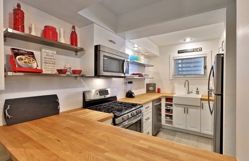 Central Vermont- Killington Condominio | Cozy 2 BR Ski On Ski Off Condo in Killington's Sunrise Mountain Village. Pool. Hot Tub.