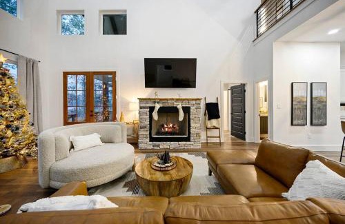 Broken Bow Casa | Cozy, 2 King Suites, Game Deck, Hot Tub, Firepit, Save In Taxes