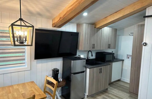 Alcona Cabina | Cozy 2 Person Cabin