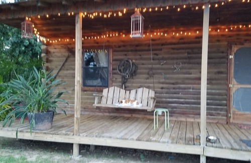 Antlers Cabina | Acogedora cabaña para mascotas de 2 habitaciones, lago privado - pesca y natación - Cowboy
