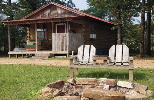 Antlers Cabina | Acogedora cabaña que admite mascotas de 2 habitaciones - lago privado - pesca y natación - IndianCabin