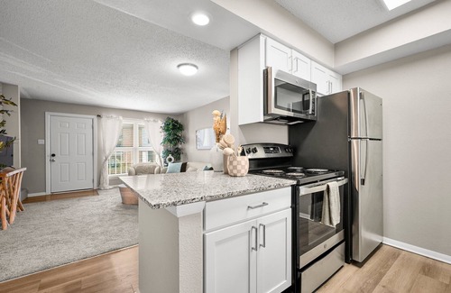 South Baton Rouge Apartamento | Cozy 2B Getaway Pool Prime Location in Baton Rouge Medical District