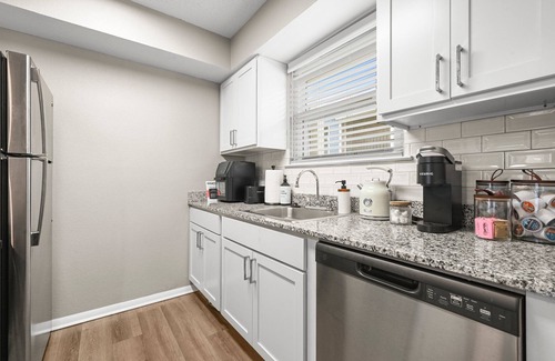 South Baton Rouge Apartamento | Cozy 2B Getaway Pool Prime Location in Baton Rouge Medical District