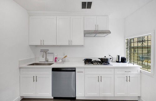 Alhambra Casa | Cozy 2b1b Downtown retreat with free parking B