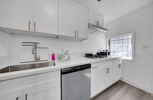 Alhambra Casa | Cozy 2b1b Downtown retreat with free parking B