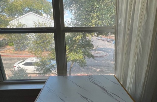 University Hills Casa | Cozy 2BD Dog-Friendly Townhome – Great July Rates!