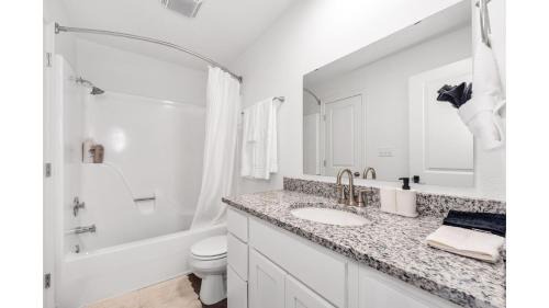 Bentonville Apartamento | Cozy 2BD Near Walmart HQ with Long Stay Savings