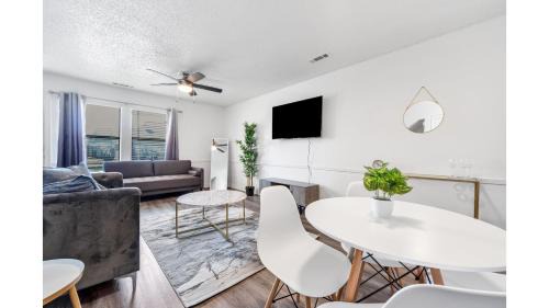 Bentonville Apartamento | Cozy 2BD Near Walmart HQ with Long Stay Savings