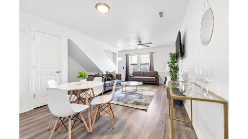 Bentonville Apartamento | Cozy 2BD Near Walmart HQ with Long Stay Savings