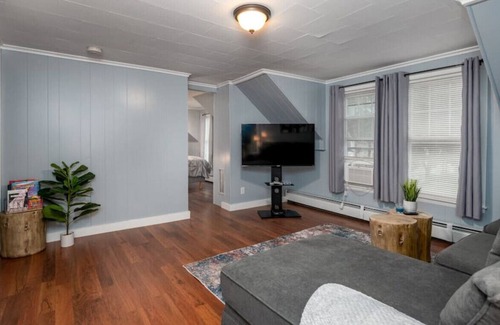 Southern Coast Apartamento | Cozy 2BD | Sleeps 6 | Only 5 Miles To Beaches