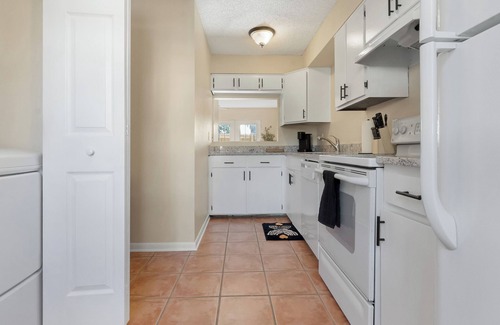 Longview Casa | Cozy 2bdr Townhome, King Bed, Pet Friendly, Centrally Located