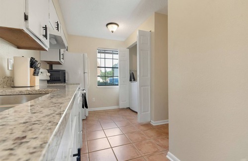 Longview Casa | Cozy 2bdr Townhome, King Bed, Pet Friendly, Centrally Located