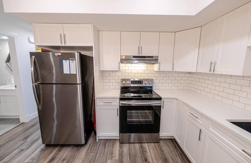 Grande Prairie Casa | Cozy 2bedroom apartment on a corner lot close to restaurants and shopping center