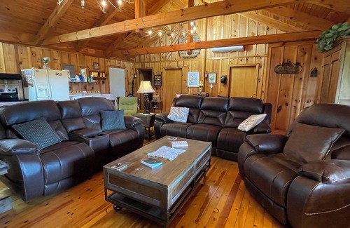 Chilhowie Cabina | Cozy 2bedroom mountain cabin on 18 acres near the Appalachian Trail