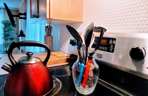 North Central Edmonton Casa | Cozy 2BER Home Near Commonwealth Stadium