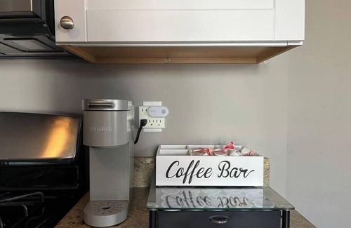 Tower Grove East Apartamento | Cozy 2BR-1BA Backyard & King Bed