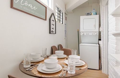 Bloomingdale Apartamento | Cozy 2BR/1BA just 2 miles away from Capitol Hill! l Bright and Clean!