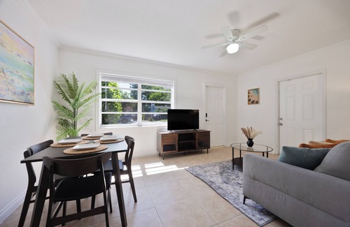 South Middle River Casa | Cozy 2BR/1Bath Oasis Near Las Olas with Backyard