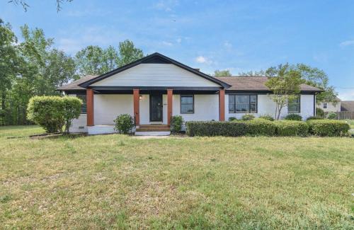 Bowling Green Casa | Cozy 2BR 2BA 5 min to lake 20 min to downtown CLT
