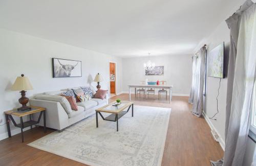 Bowling Green Casa | Cozy 2BR 2BA 5 min to lake 20 min to downtown CLT