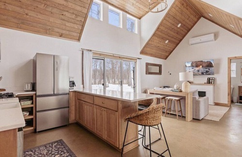 Ossipee Cabina | New Cozy 2BR 2Bath Waterfront Cabin! Firepit, Porch, Games, Stunning Sunset