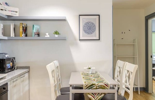 Ploenchit Apartamento | Cozy 2BR Apt in Central Bangkok 5 mins BTS 110 SQM