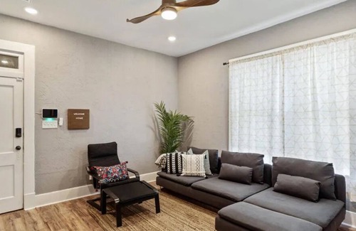Alta Vista Apartamento | Cozy 2BR Apt Near River Walk w/ Wifi, Laundry, A/C