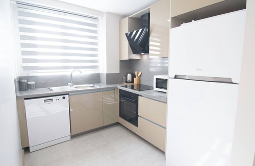 Uludag Apartamento | Cozy 2BR Apt Near Vialand Mall with Nespresso