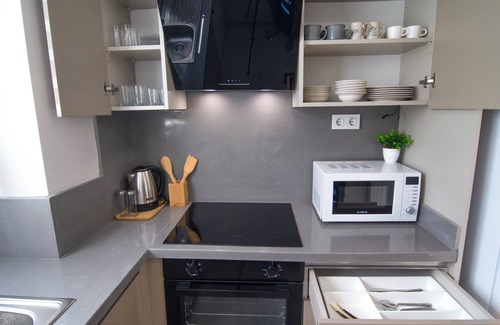 Uludag Apartamento | Cozy 2BR Apt Near Vialand Mall with Nespresso
